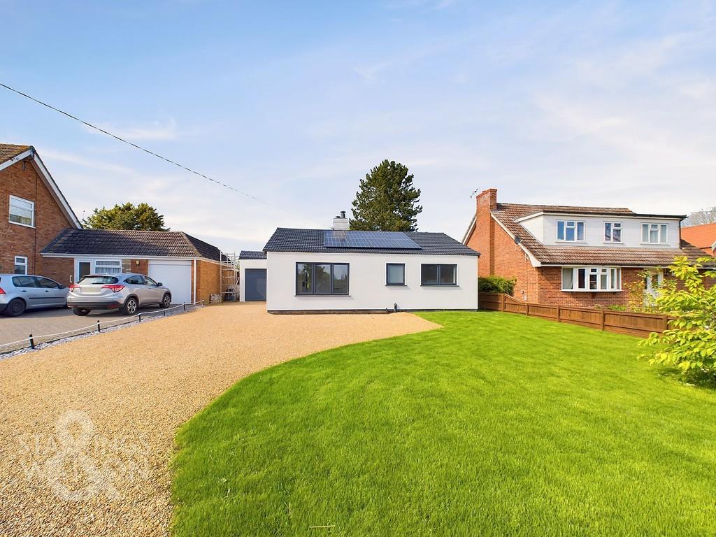 Crown Green, Burston, Diss 3 bed detached bungalow for sale £450,000