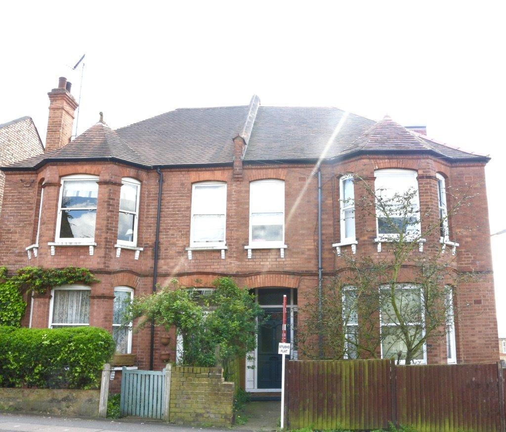 Roxeth Hill, Harrow On The Hill 1 bed flat to rent £1,375 pcm (£317 pw)