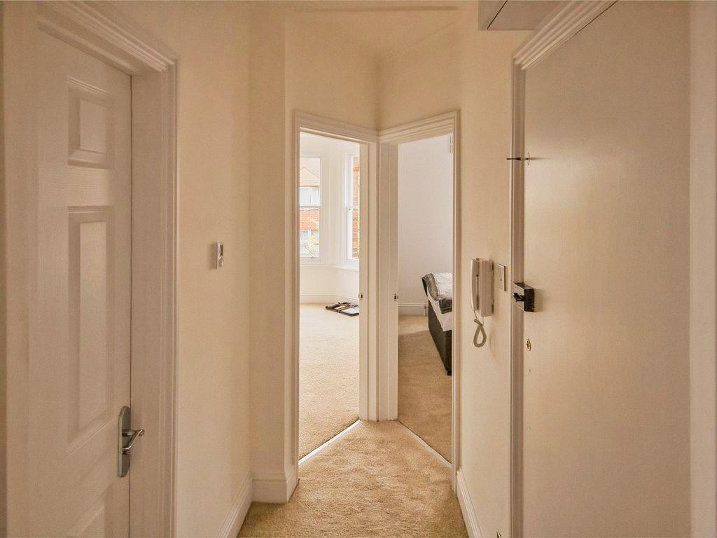Roxeth Hill, Harrow On The Hill 1 bed flat to rent £1,375 pcm (£317 pw)