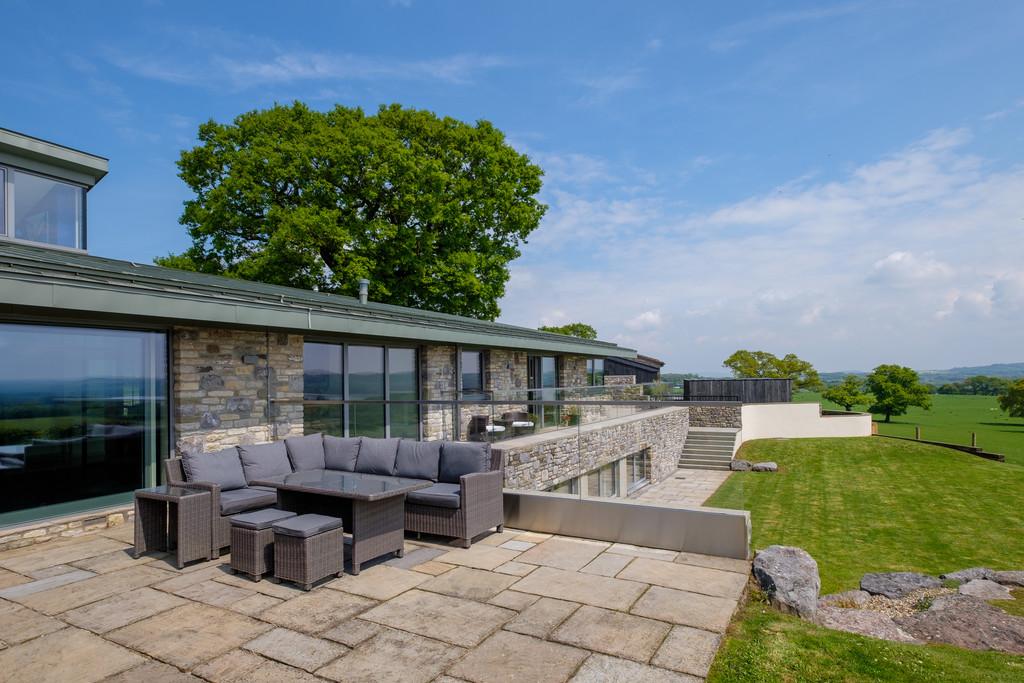 Patio & Terrace