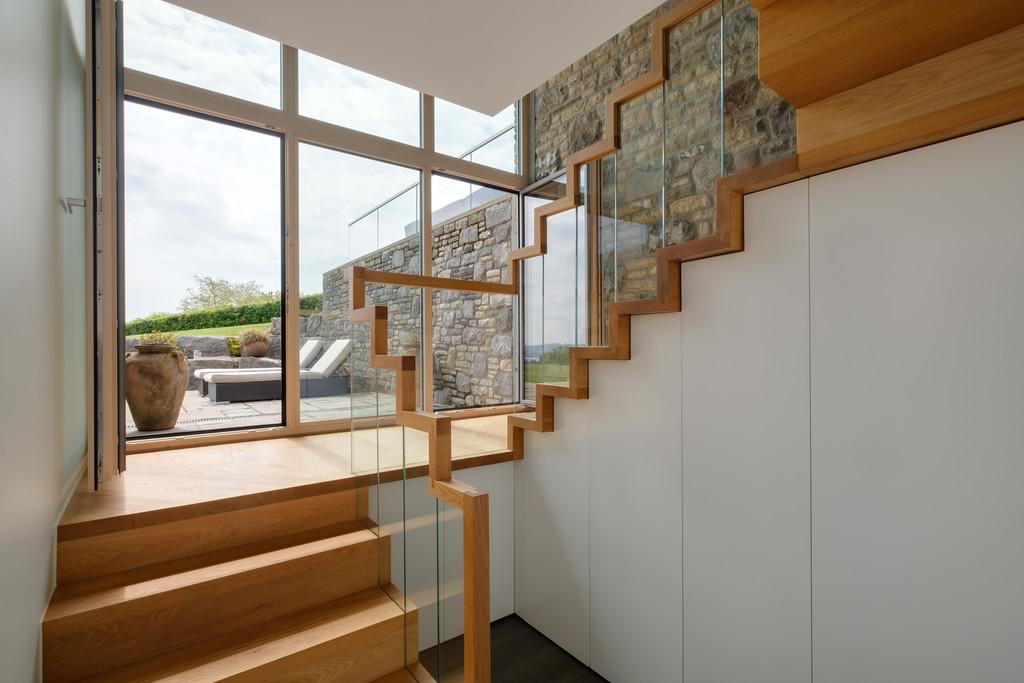 Stairweel with doors to Terrace
