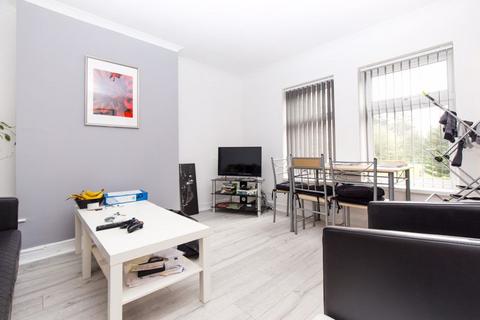 3 bedroom apartment to rent, Allensbank Road, Cardiff CF14