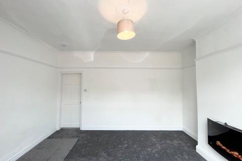 2 bedroom terraced house to rent, Alexandra Road, Salford M28