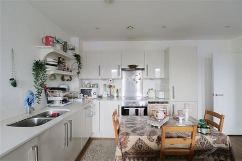 2 bedroom flat for sale, Hatton Road, London