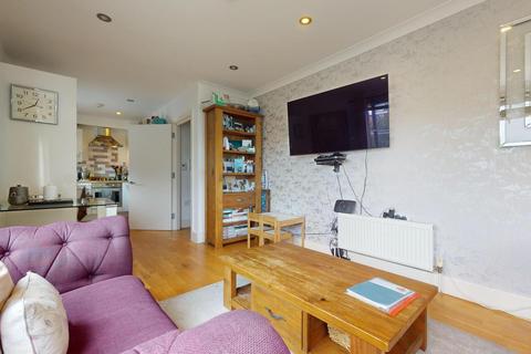 2 bedroom flat to rent, Cawnpore Street, London SE19