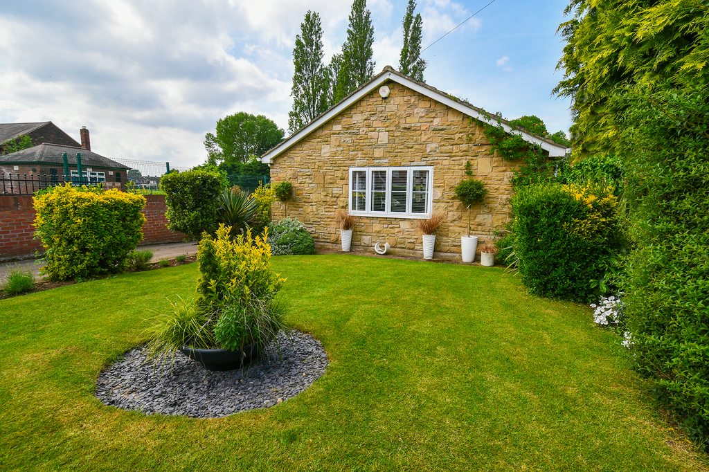 Dentons Green Lane, Kirk Sandall DN3 4 bed detached bungalow for sale