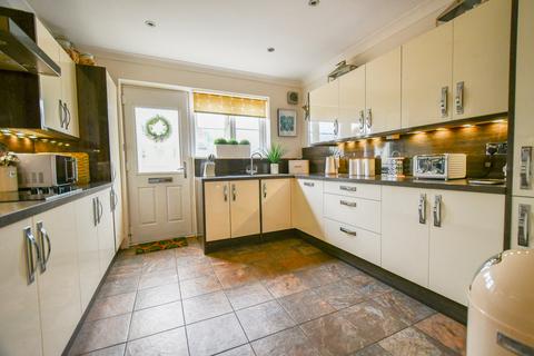 4 bedroom detached bungalow for sale, Dentons Green Lane, Kirk Sandall DN3