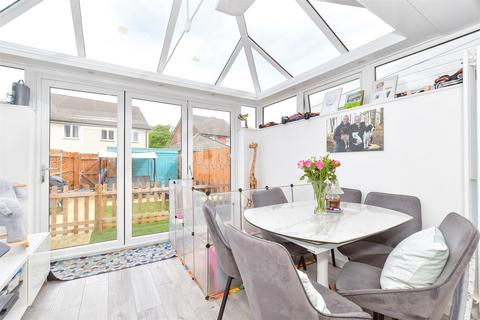 17 Constable Gardens, Littlehampton, BN17 7FX