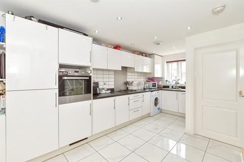 17 Constable Gardens, Littlehampton, BN17 7FX