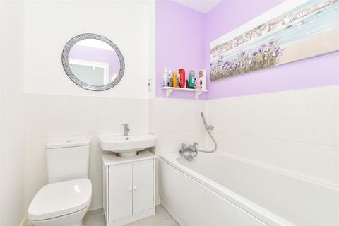 17 Constable Gardens, Littlehampton, BN17 7FX