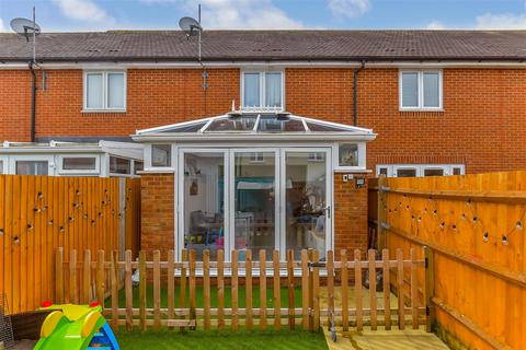 17 Constable Gardens, Littlehampton, BN17 7FX