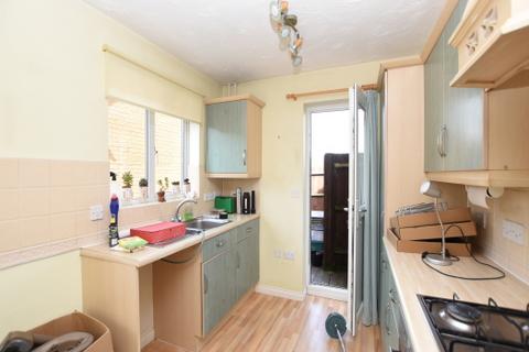 3 bedroom terraced house to rent, ROUNDEL DRIVE