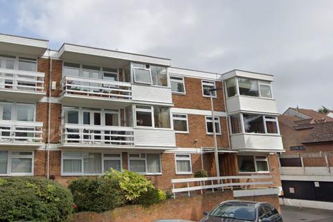 2 bedroom flat to rent, The Albany , Woodford Green,