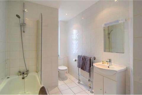Studio to rent, Hill Street, Mayfair