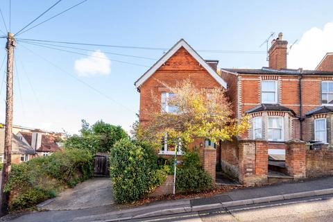 3 bedroom detached house to rent, Cheselden Road, Guildford, GU1