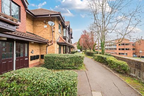 Thicket Grove, London, SE20