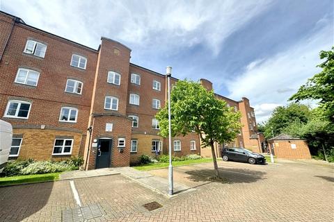 2 bedroom flat to rent, Otter Close, Stratford