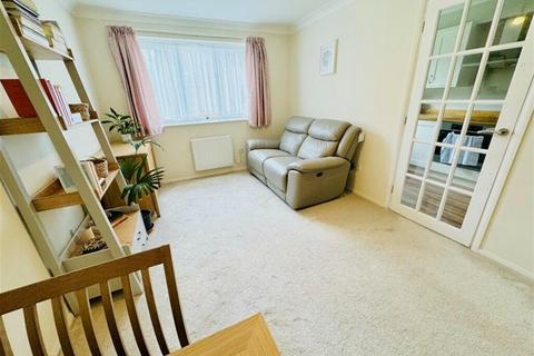 1 bedroom flat for sale, AVENUE ROAD, CHADWELL HEATH RM6