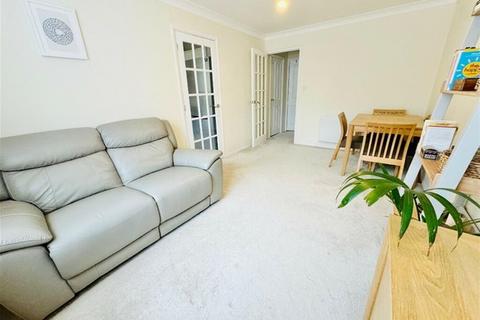 1 bedroom flat for sale, AVENUE ROAD, CHADWELL HEATH RM6