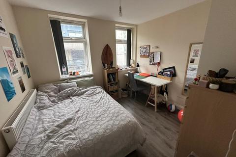 2 bedroom flat to rent, Corporation Street,, Hp13