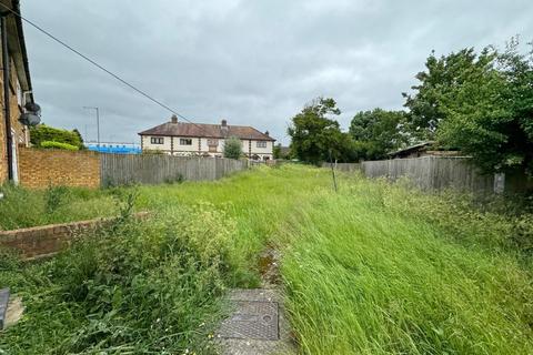 4 bedroom semi-detached house to rent, Churchill Avenue, Aylesbury