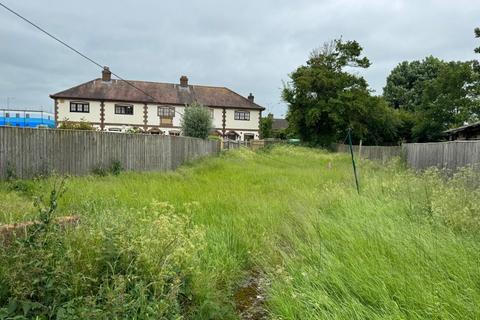 4 bedroom semi-detached house to rent, Churchill Avenue, Aylesbury