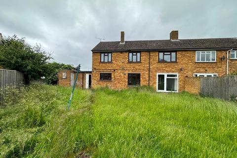 4 bedroom semi-detached house to rent, Churchill Avenue, Aylesbury