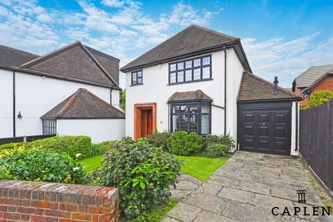 3 bedroom detached house for sale, Fairlands Avenue, Buckhurst Hill