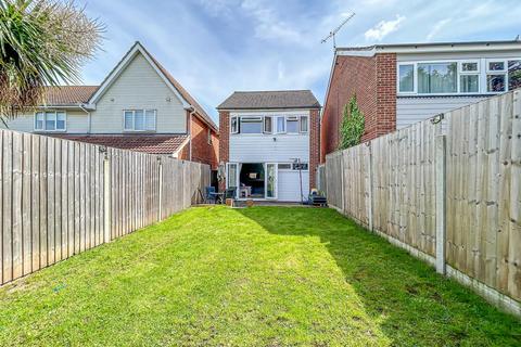 3 bedroom detached house for sale, Wallace Close, Hockley SS5