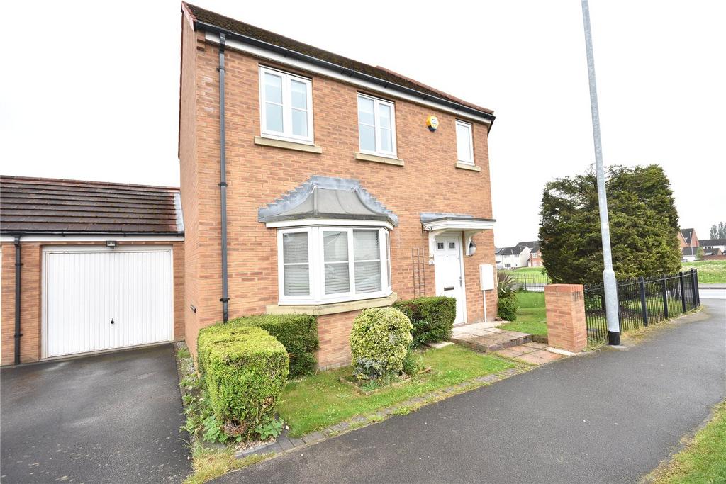 Whinmoor Way, Leeds 3 bed link detached house for sale £260,000