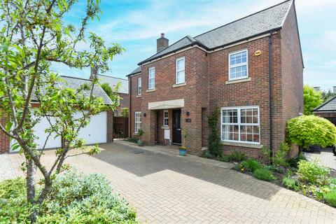 4 bedroom detached house for sale, Lacock Gardens, Hilperton