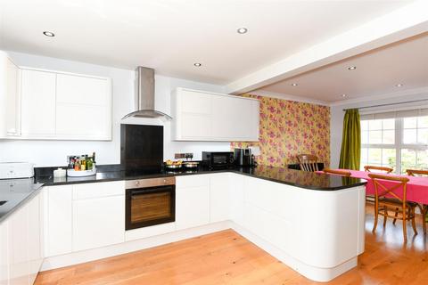 28 Lacock Gardens, Hilperton, Trowbridge, BA14 7TF