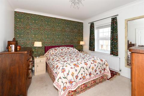 28 Lacock Gardens, Hilperton, Trowbridge, BA14 7TF