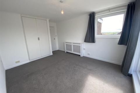2 bedroom flat to rent, Clifford Road, Bexhill-On-Sea