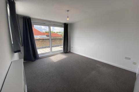 2 bedroom flat to rent, Clifford Road, Bexhill-On-Sea