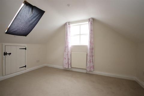 2 bedroom detached house to rent, High Street, Bexhill On Sea