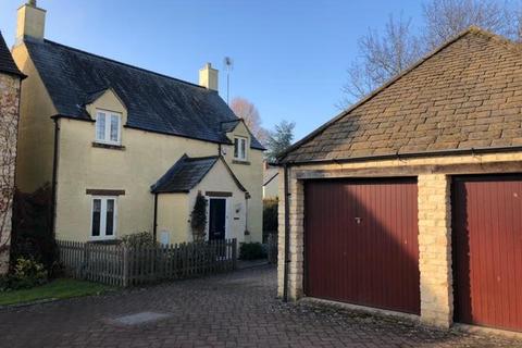 3 bedroom detached house to rent, The Wern, Lechlade