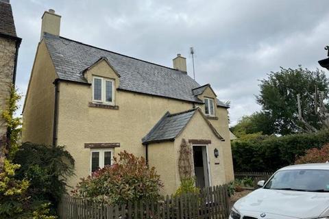 3 bedroom detached house to rent, The Wern, Lechlade