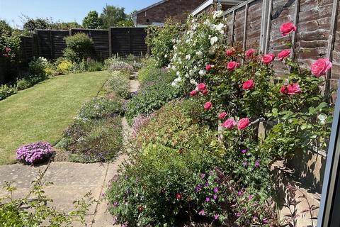 2 bedroom terraced bungalow for sale, Crane Close, Woodloes Park, Warwick