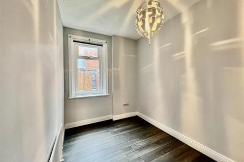 2 bedroom apartment to rent, Portland Street, Pelaw, Gateshead