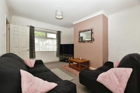 3 bedroom end of terrace house for sale, North Road, Hull
