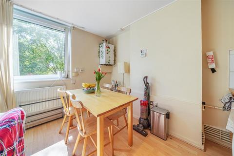 4 bedroom flat to rent, Petersfield Rise, Roehampton SW15