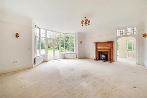 2 bedroom flat for sale, The Glade, Kingswood, Tadworth
