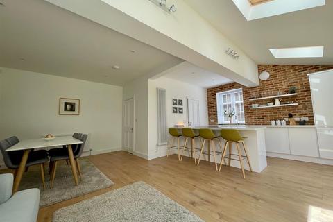 4 bedroom end of terrace house for sale, The Circle, Birmingham