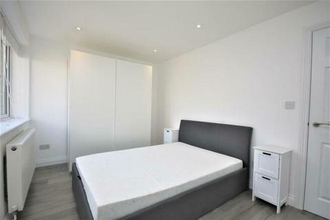 2 bedroom apartment to rent, Stapleton Hall Road, London, N4