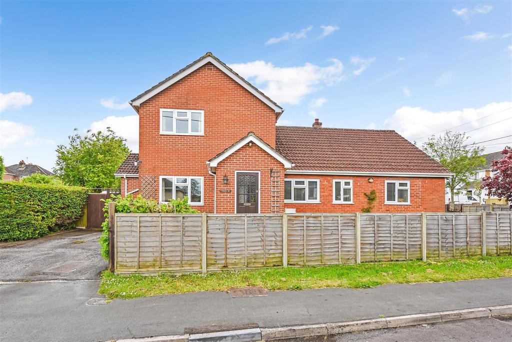 Plantation Road, Andover 4 bed detached house for sale £550,000