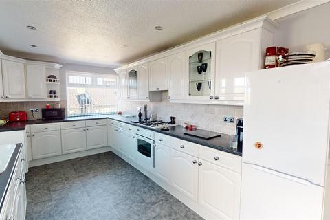 3 bedroom semi-detached house for sale, Derwent Avenue, Wilsden, Bradford