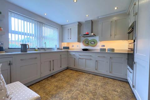 4 bedroom detached house for sale, Robins Grove, Warwick
