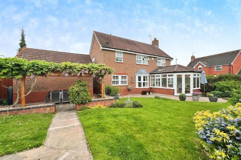 4 bedroom detached house for sale, Robins Grove, Warwick