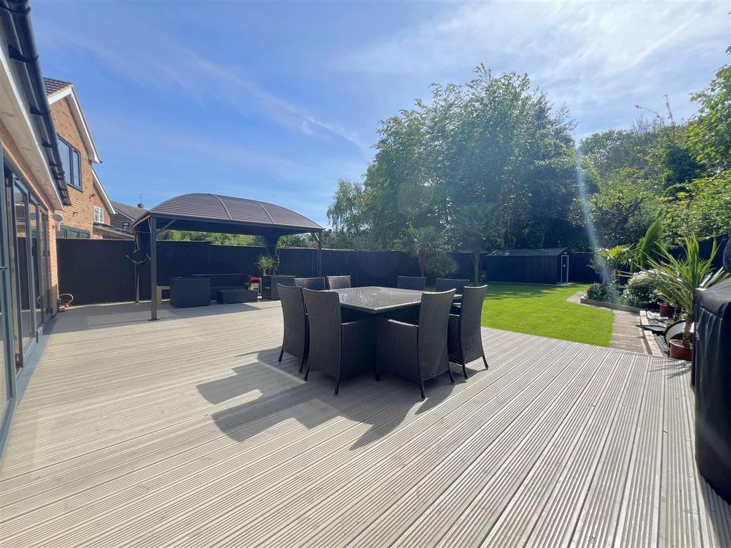 Rear garden 1.jpg